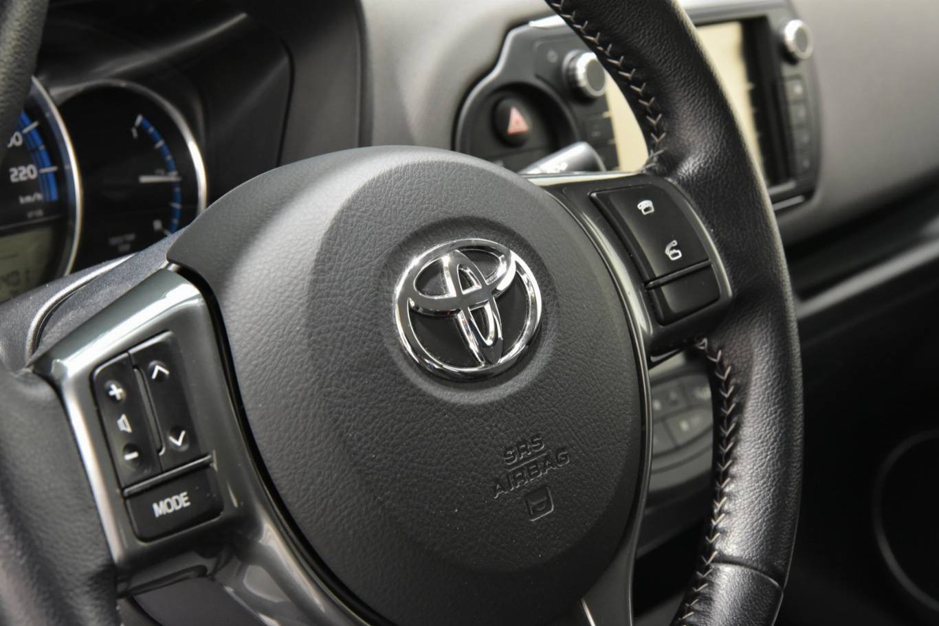 TOYOTA Yaris 22