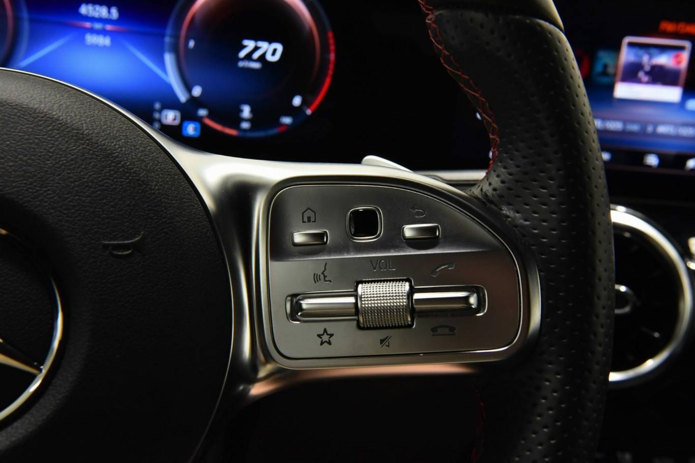 MERCEDES-BENZ GLA 200 19