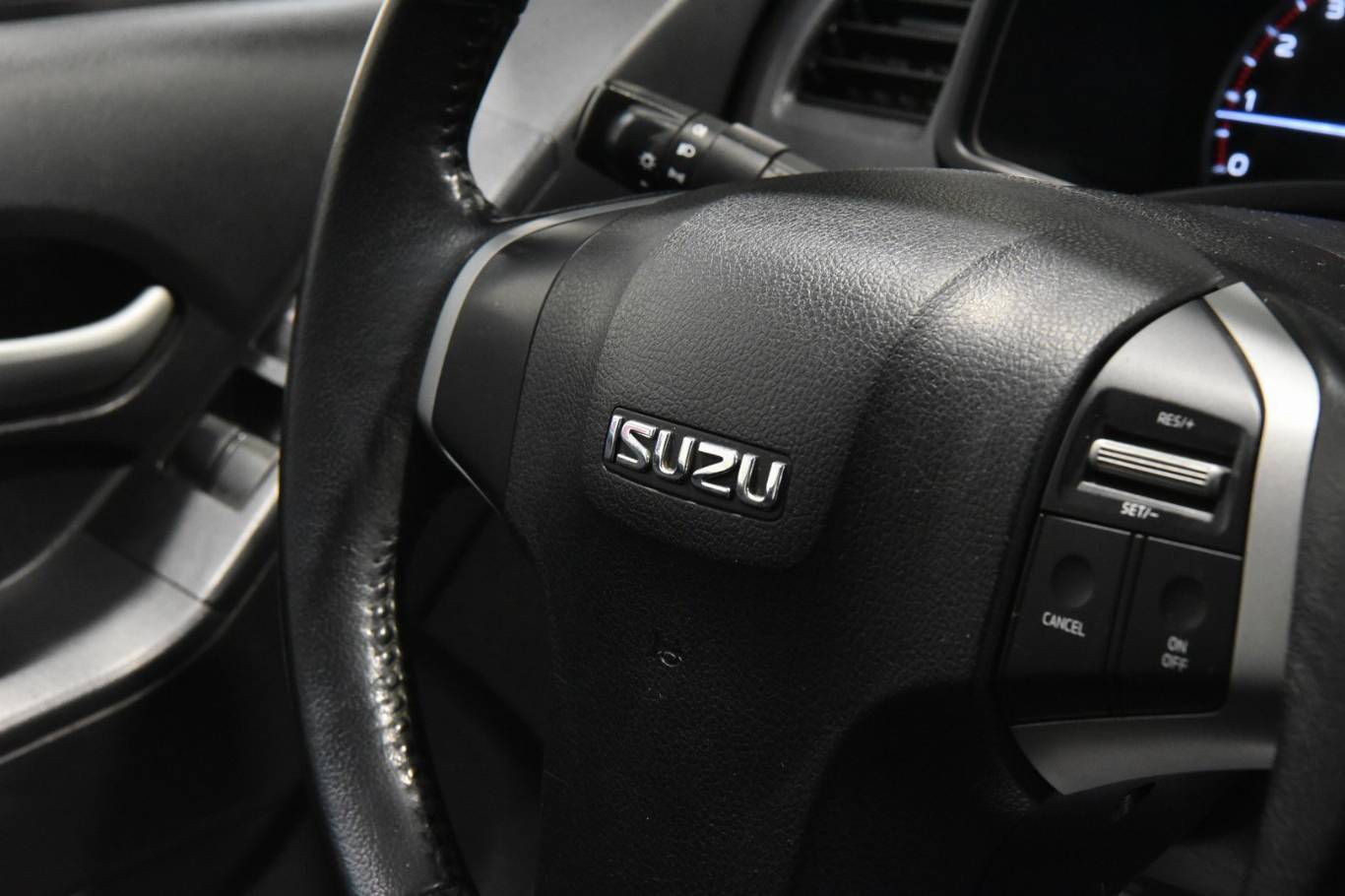 ISUZU D-Max 24