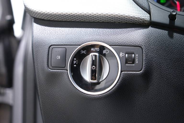 MERCEDES-BENZ B 180 23