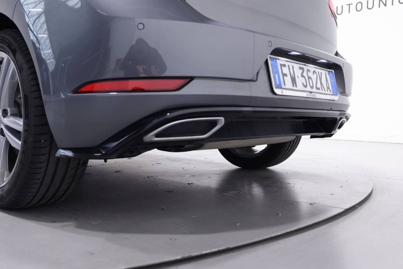 VOLKSWAGEN Golf 42