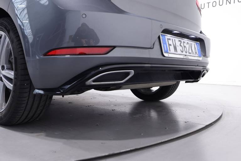 VOLKSWAGEN Golf 42
