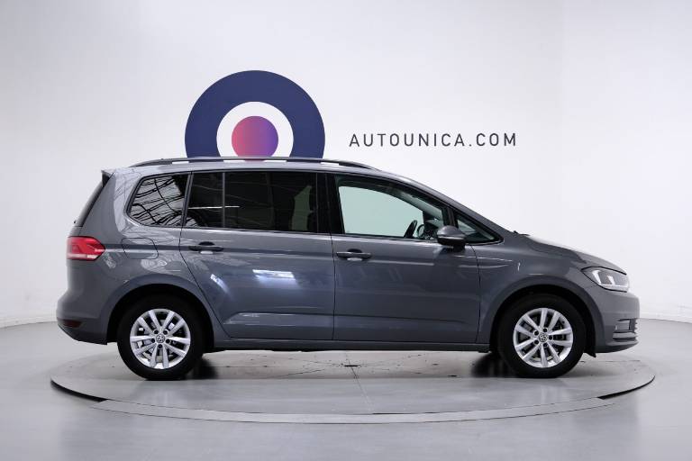 VOLKSWAGEN Touran 4