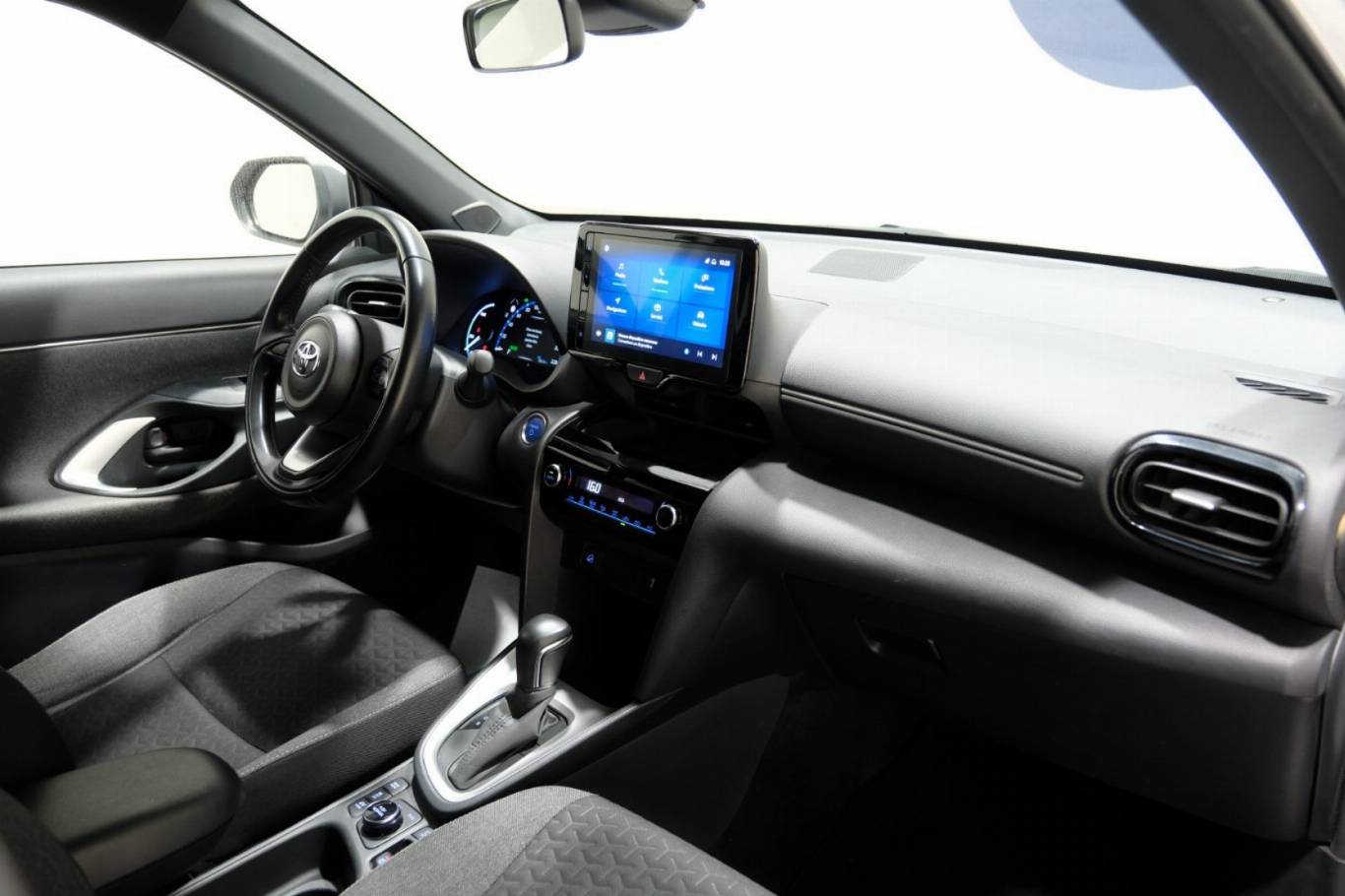 TOYOTA Yaris Cross 53