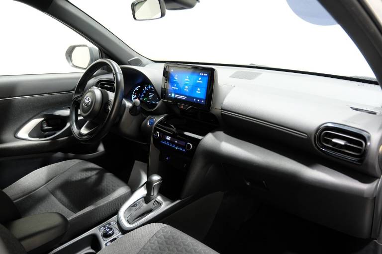 TOYOTA Yaris Cross 53