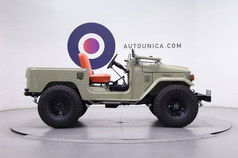 TOYOTA Land Cruiser 4
