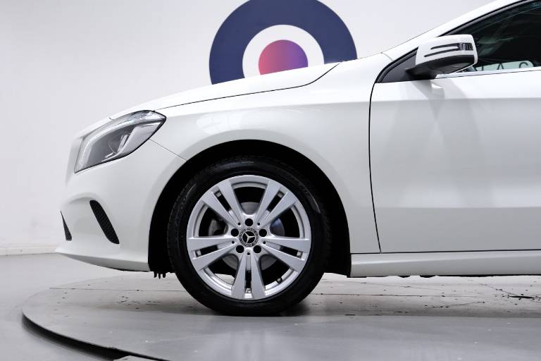 MERCEDES-BENZ A 180 12