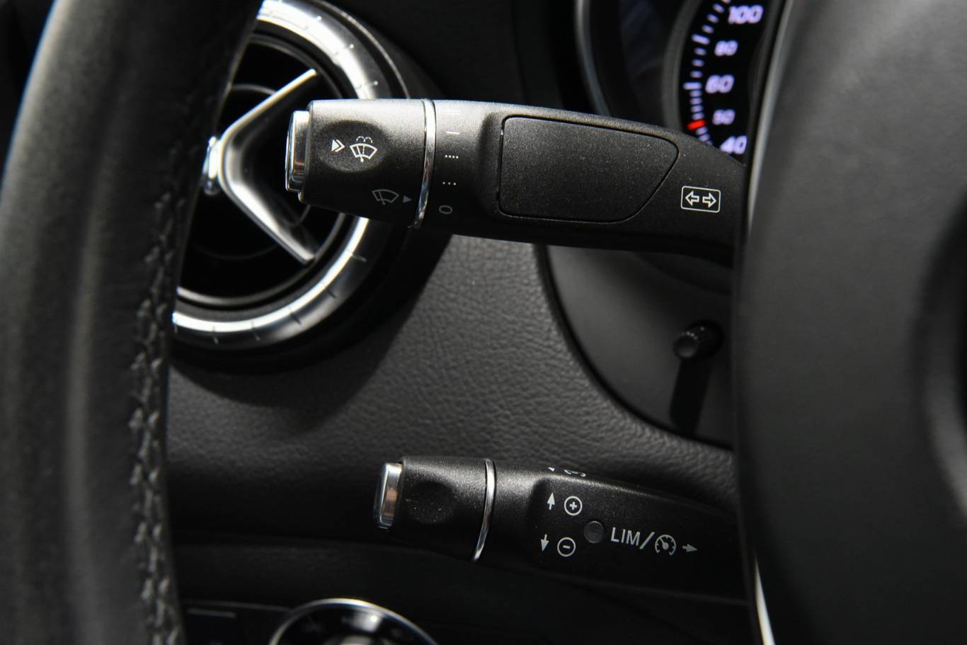 MERCEDES-BENZ CLA 200 36