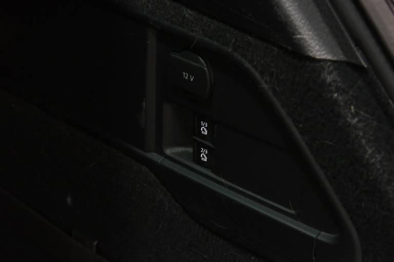 VOLKSWAGEN Touareg 51