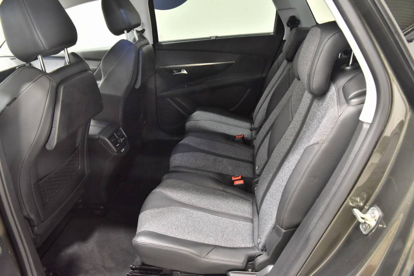 PEUGEOT 5008 26