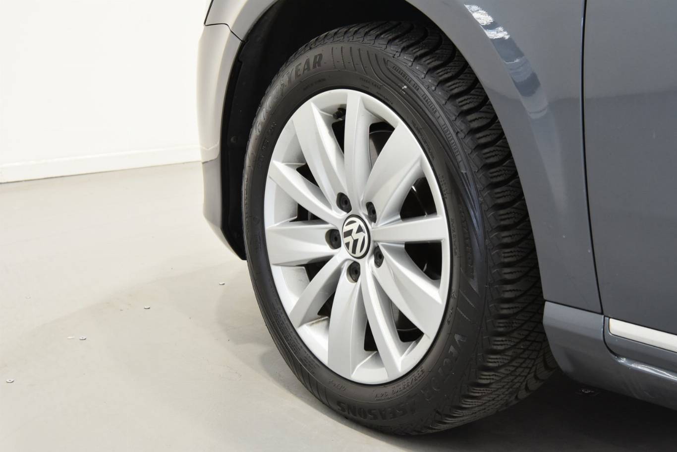 VOLKSWAGEN Passat 9