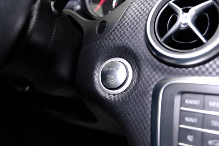 MERCEDES-BENZ A 180 36