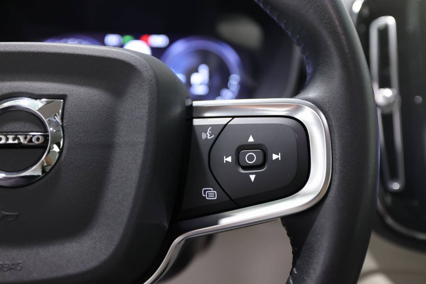 VOLVO XC40 17