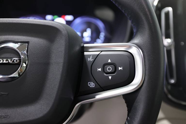 VOLVO XC40 17