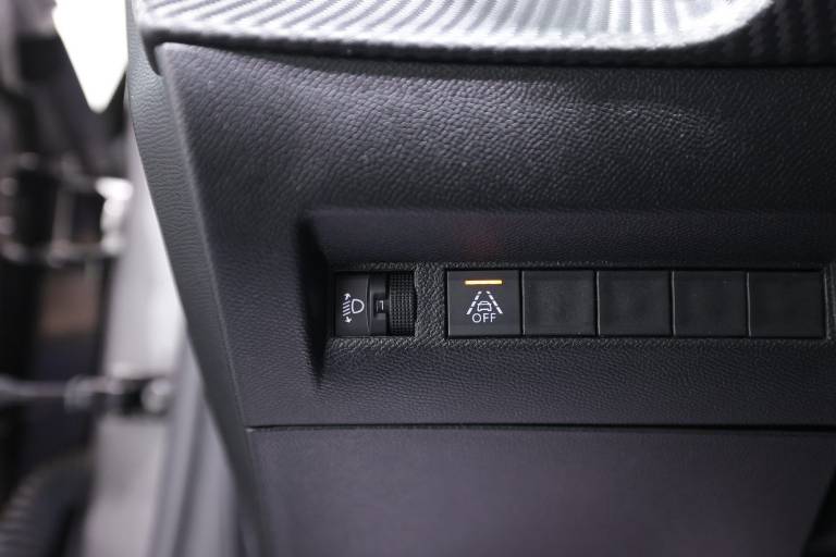 PEUGEOT 208 25