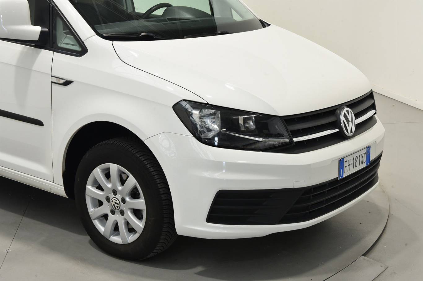 VOLKSWAGEN Caddy 16