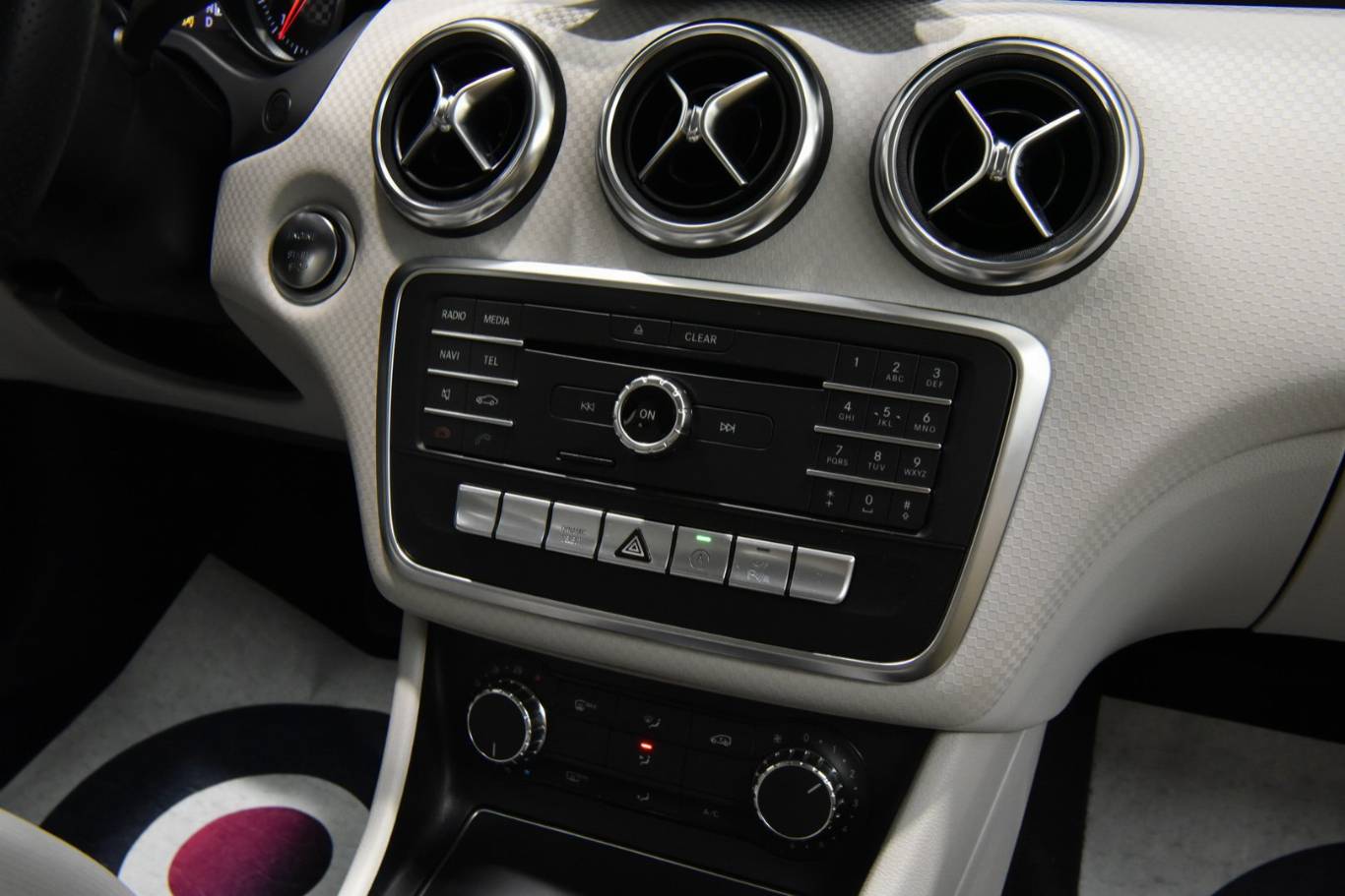 MERCEDES-BENZ A 200 27