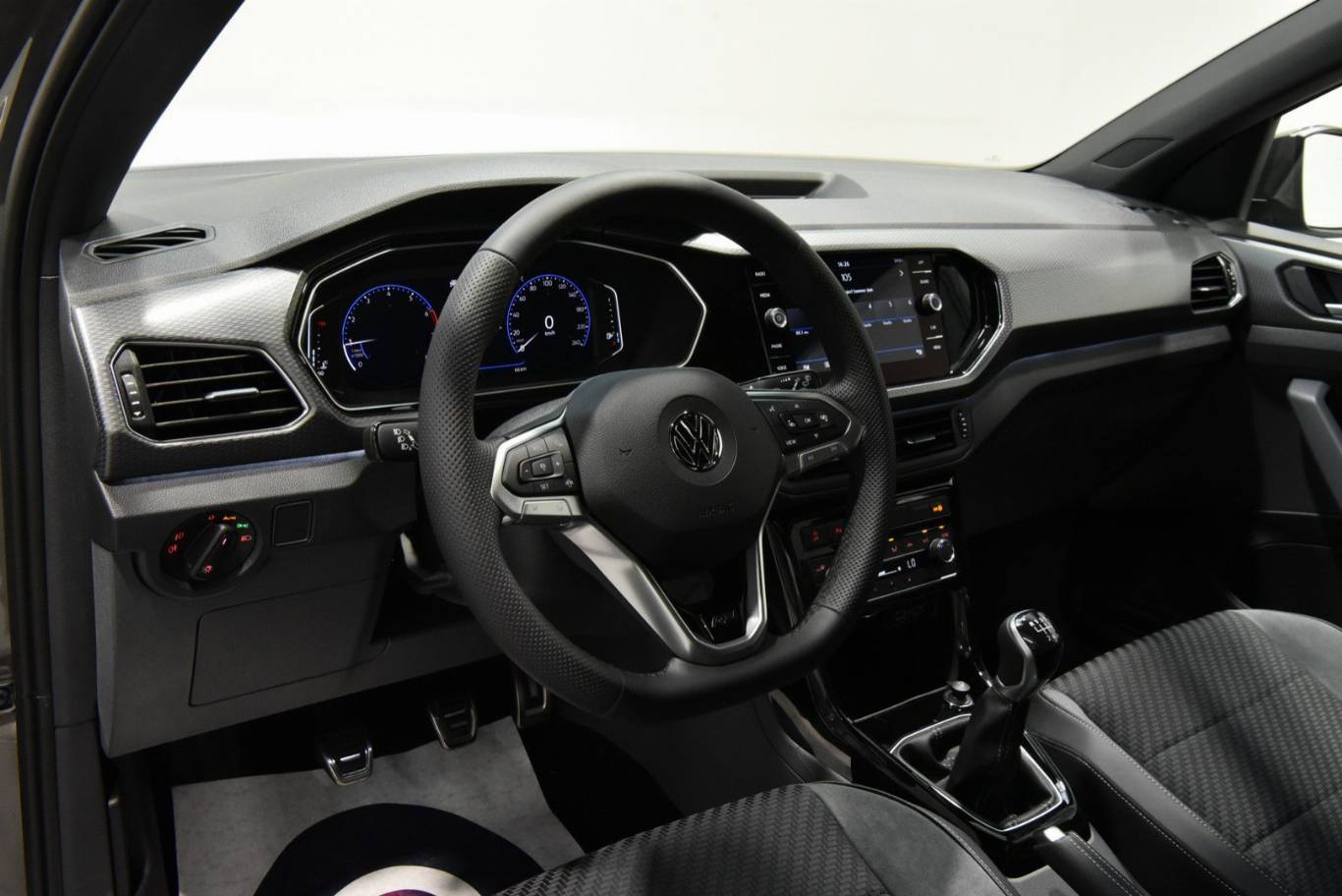 VOLKSWAGEN T-Cross 3