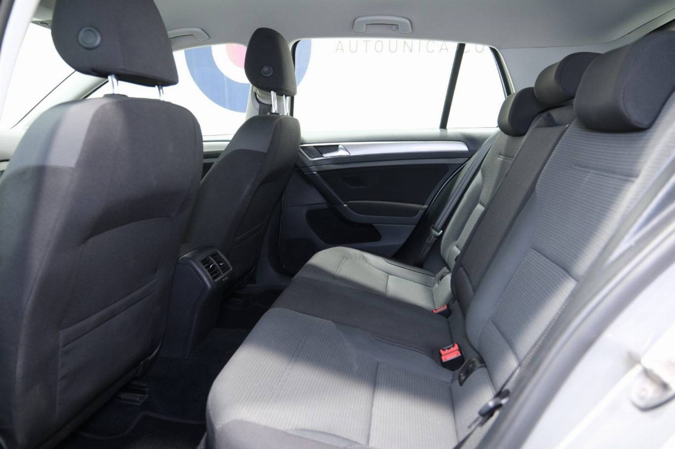 VOLKSWAGEN Golf 36