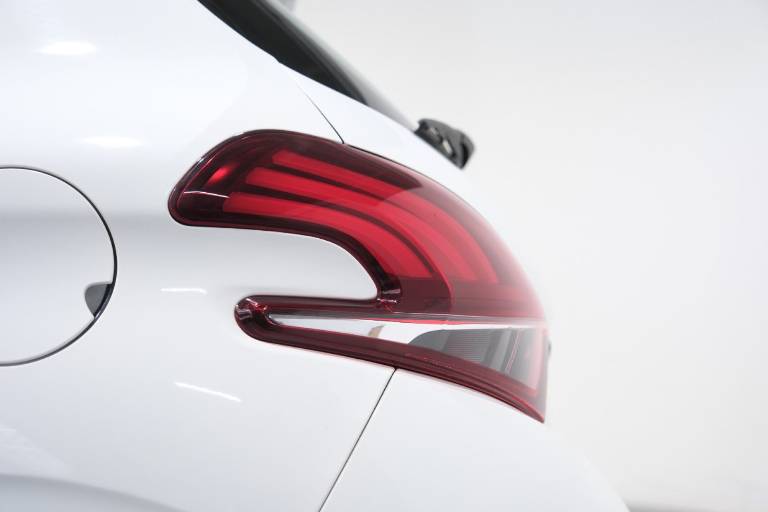 PEUGEOT 208 38