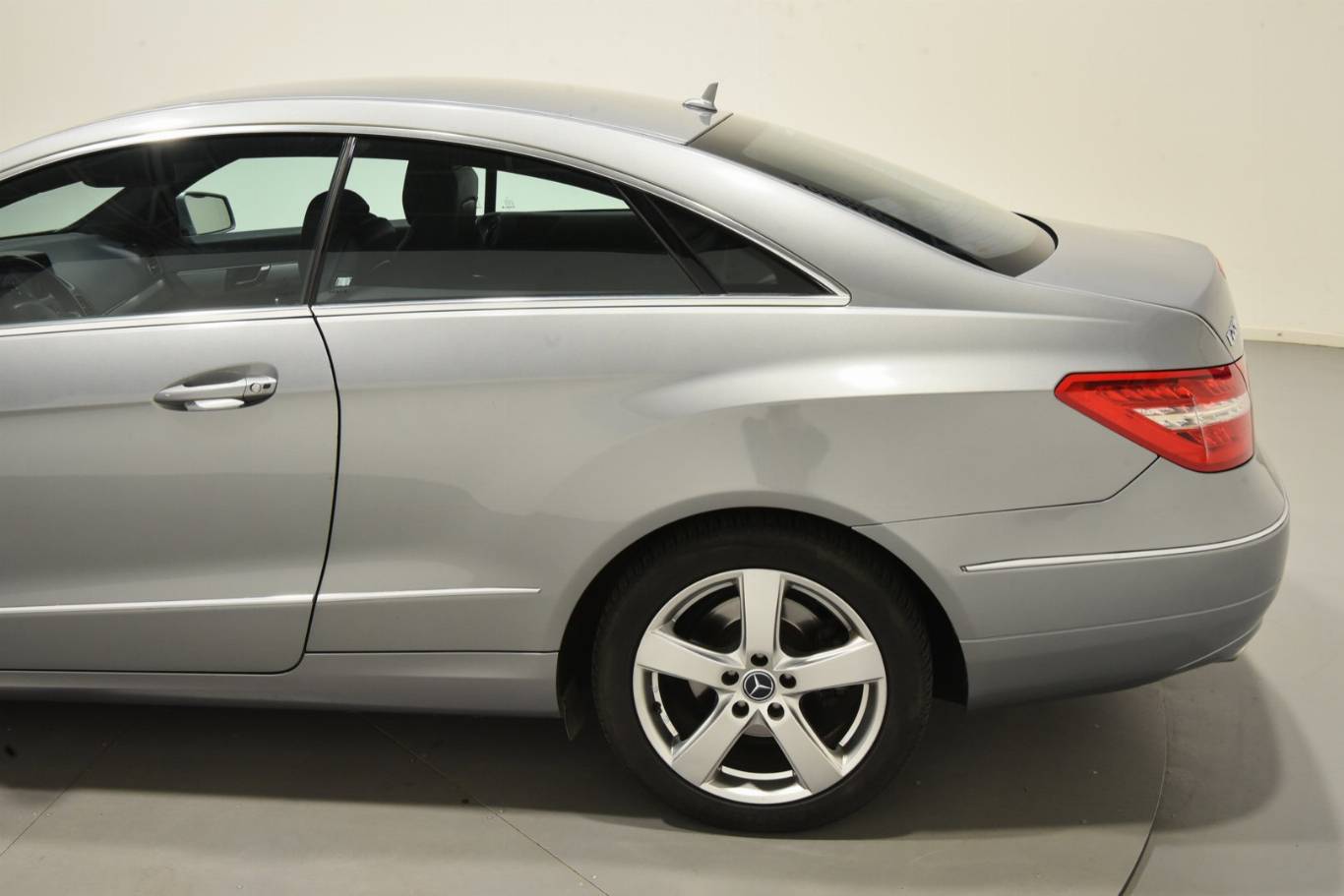 MERCEDES-BENZ E 220 54