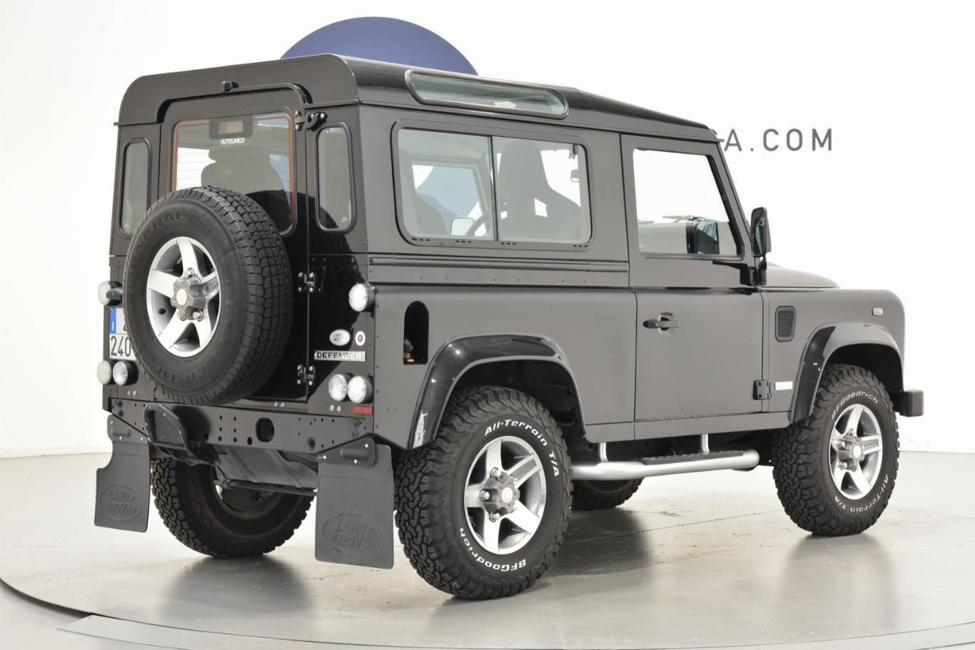 LAND ROVER Defender 28