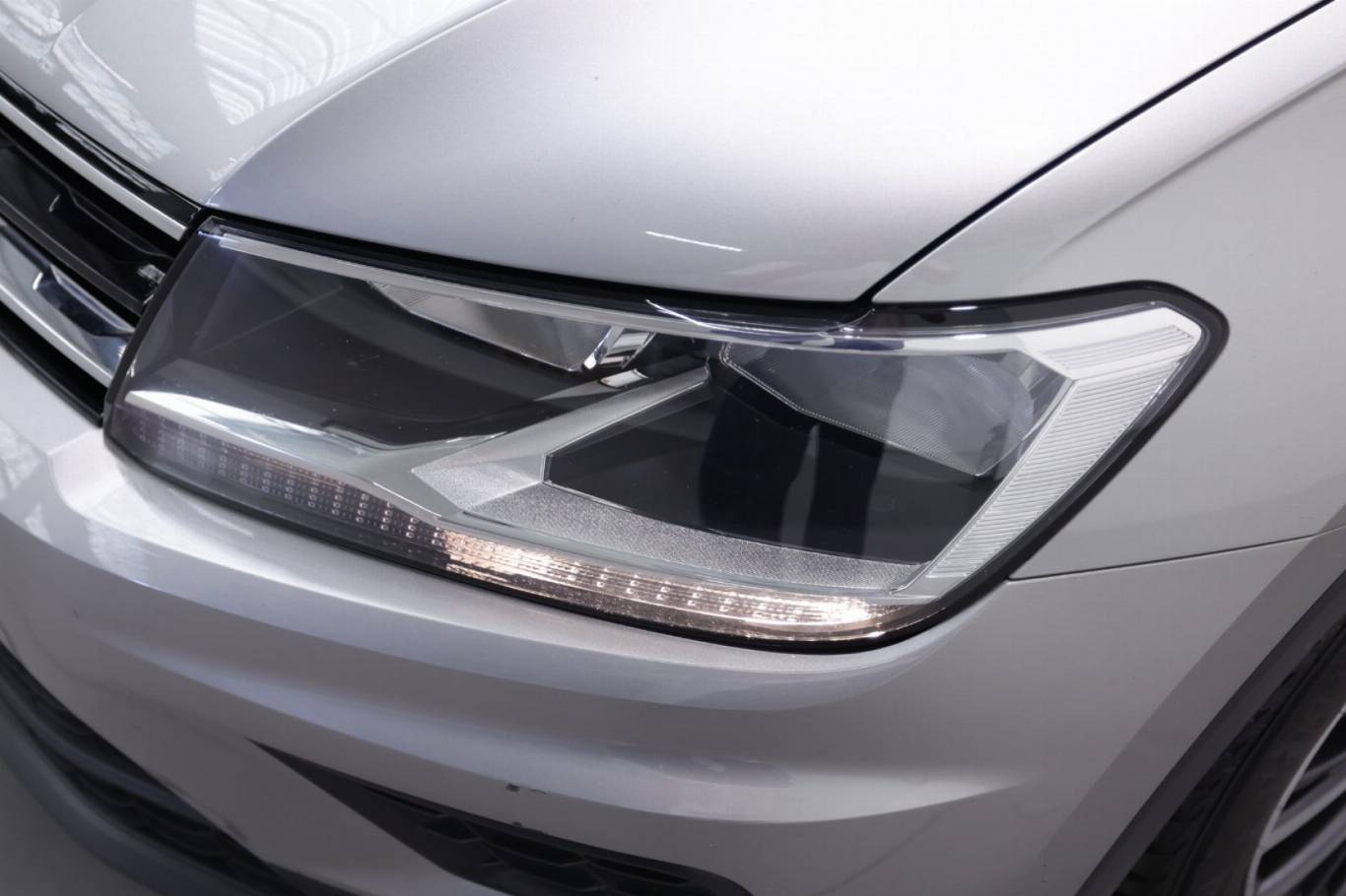 VOLKSWAGEN Tiguan 43