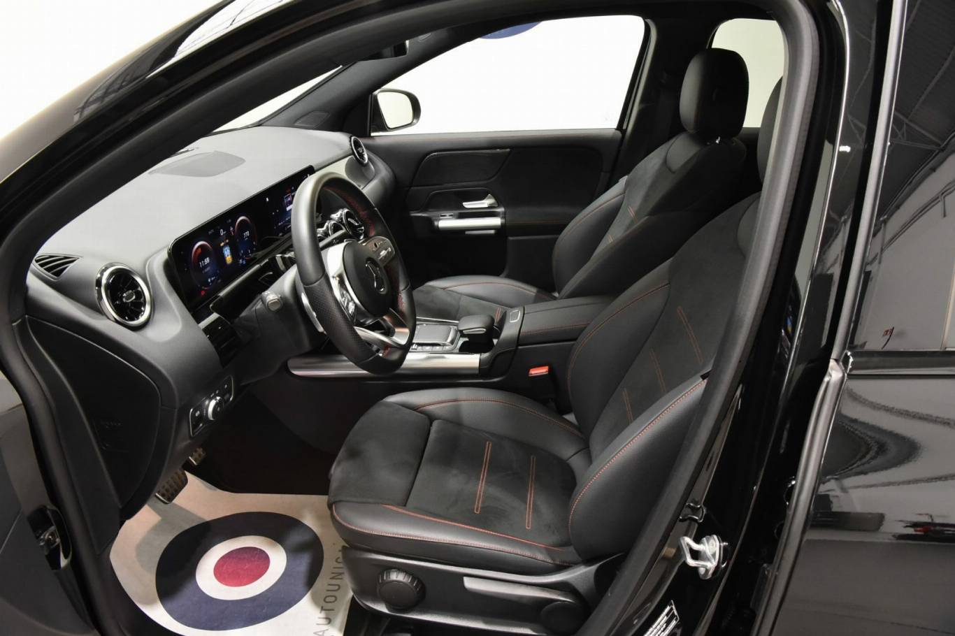 MERCEDES-BENZ GLA 200 12