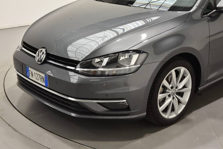 VOLKSWAGEN Golf 46