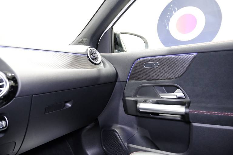 MERCEDES-BENZ GLA 33