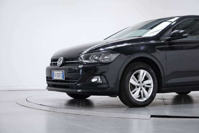 VOLKSWAGEN Polo 46