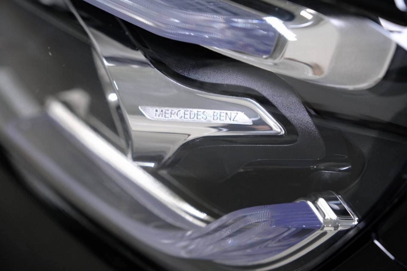 MERCEDES-BENZ GLB 200 72