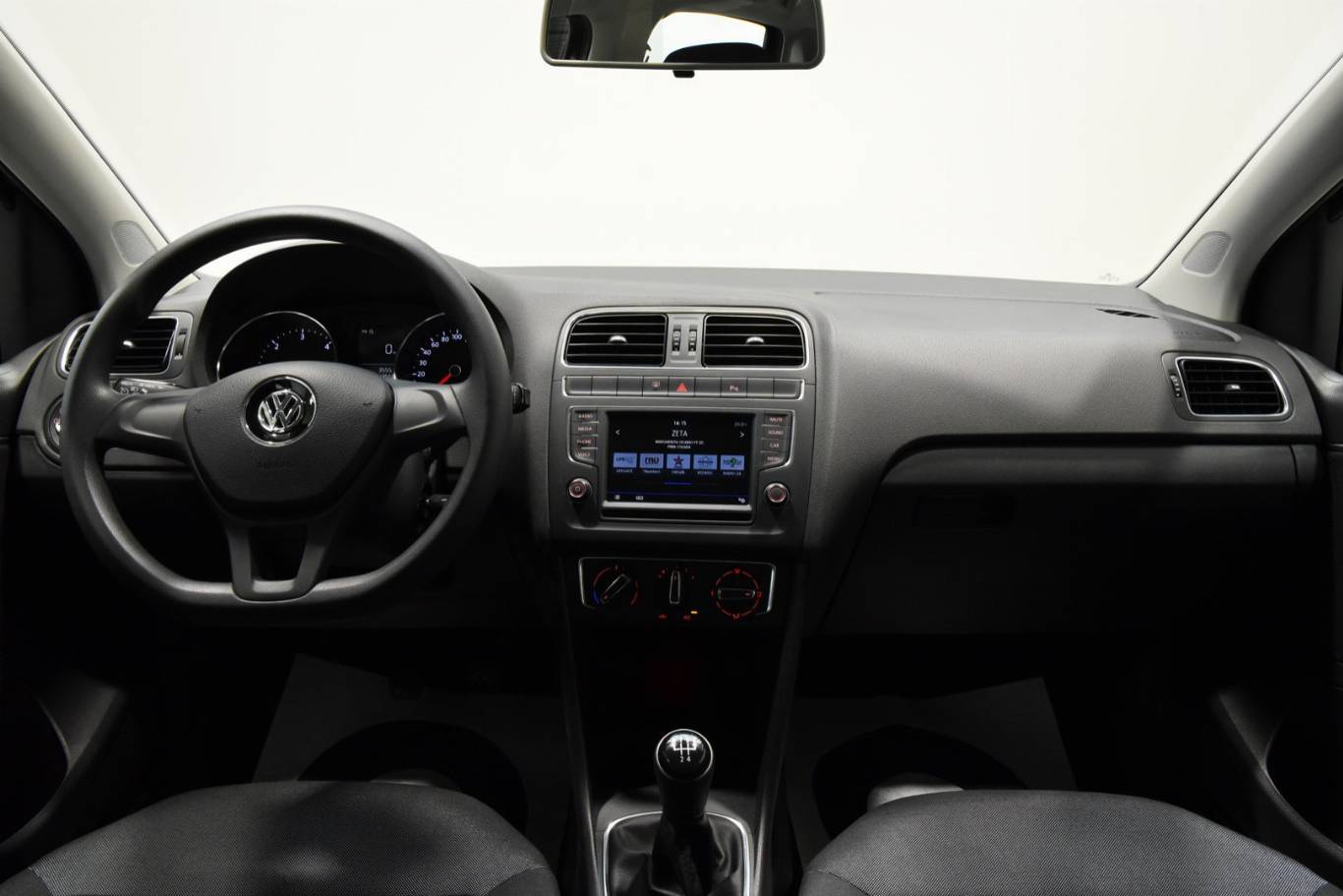 VOLKSWAGEN Polo 22