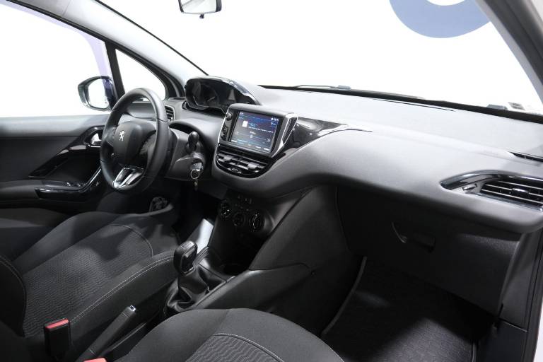 PEUGEOT 208 48
