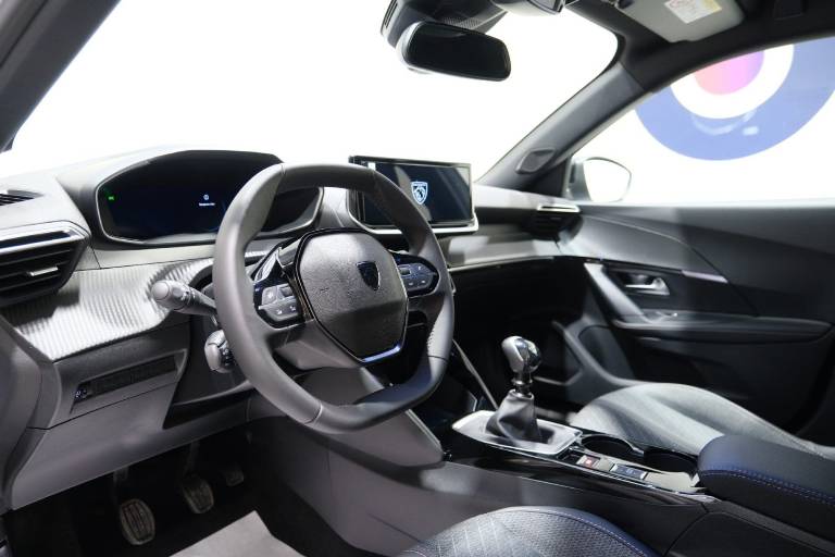 PEUGEOT 2008 5