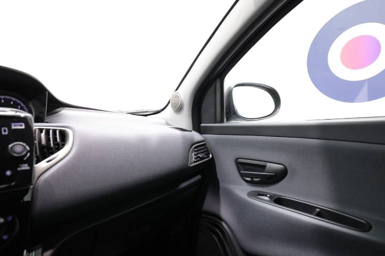 LANCIA Ypsilon 28