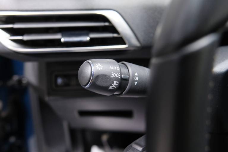 PEUGEOT 3008 23