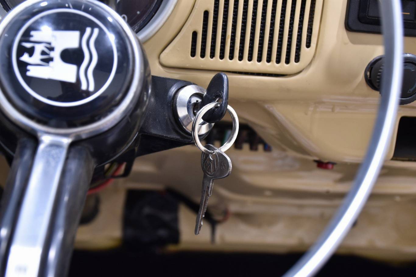 VOLKSWAGEN Maggiolino 43