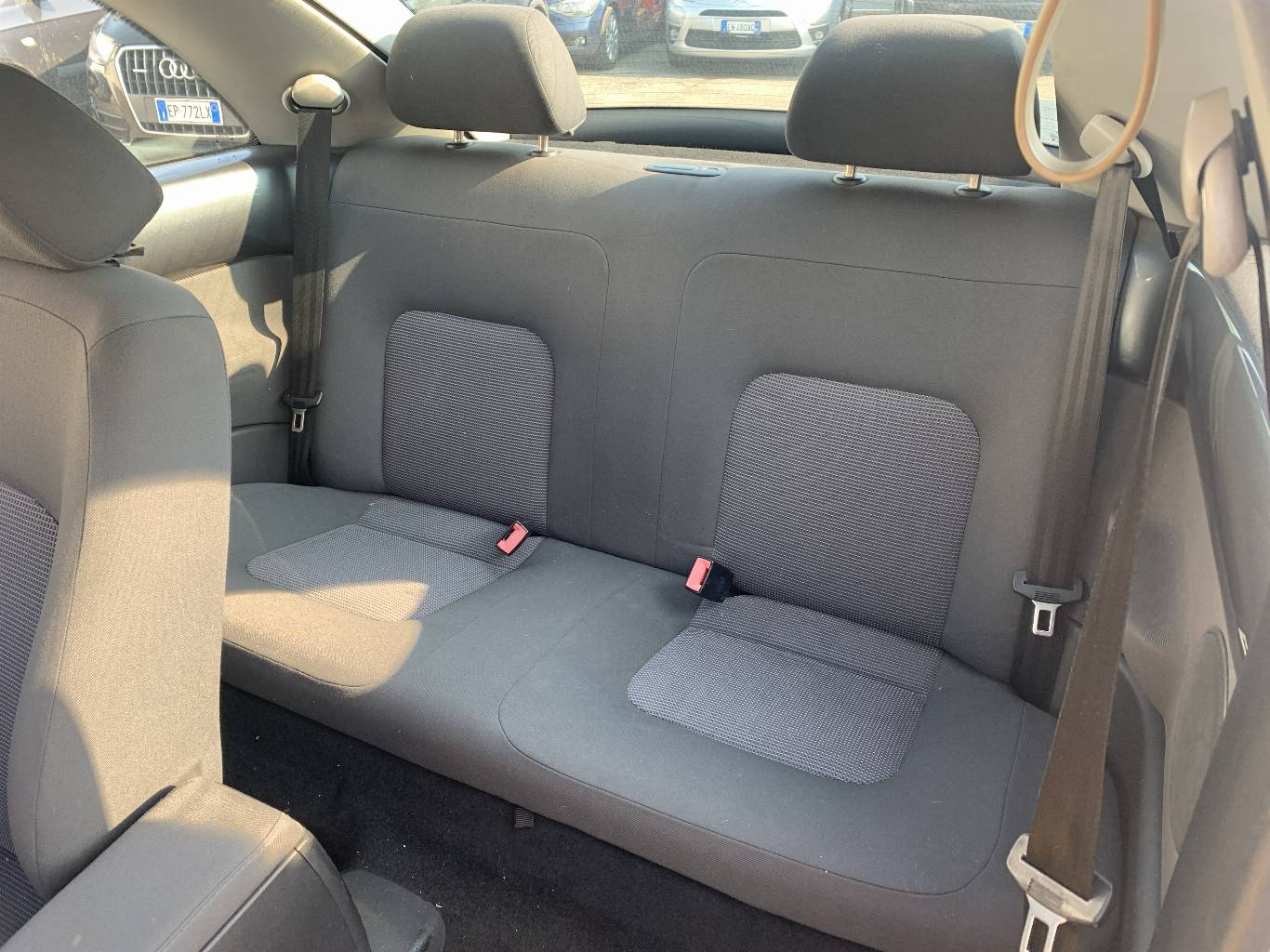 VOLKSWAGEN New Beetle 9