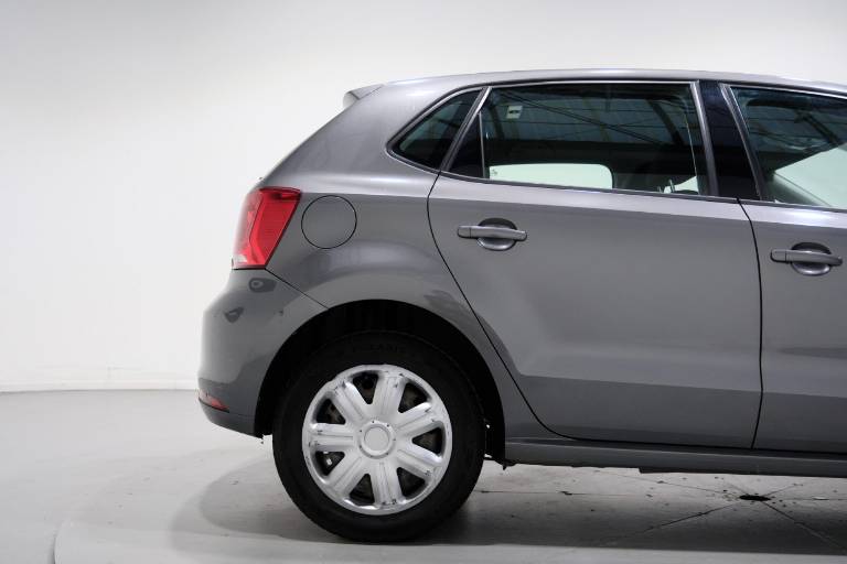 VOLKSWAGEN Polo 43