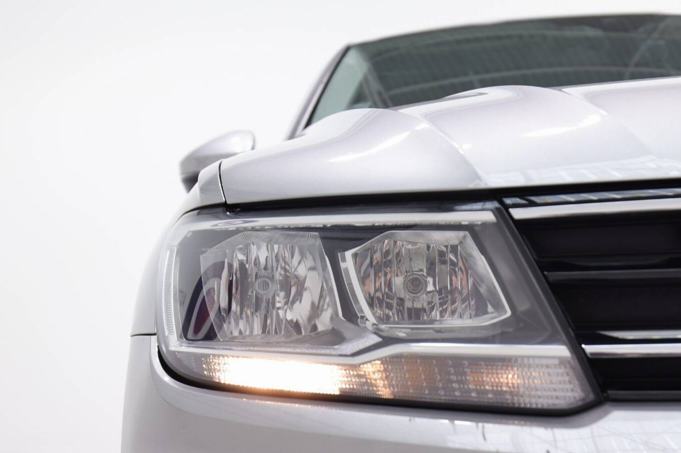 VOLKSWAGEN Tiguan 12