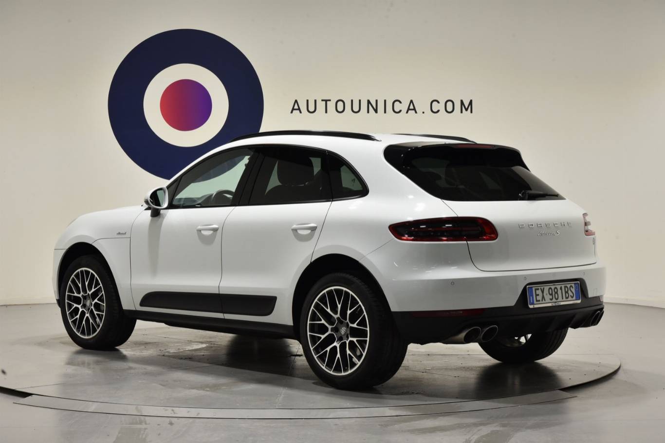 PORSCHE Macan 2