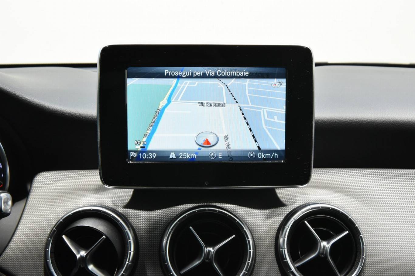 MERCEDES-BENZ CLA 180 12