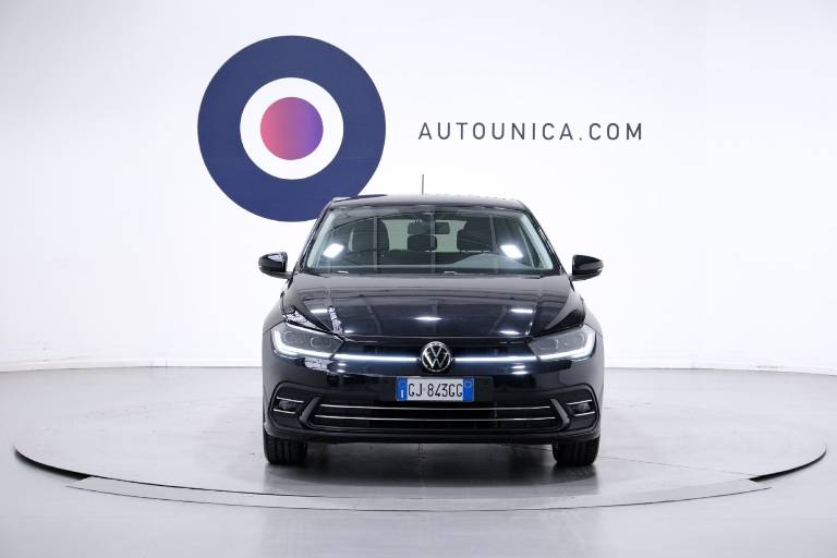 VOLKSWAGEN Polo 2