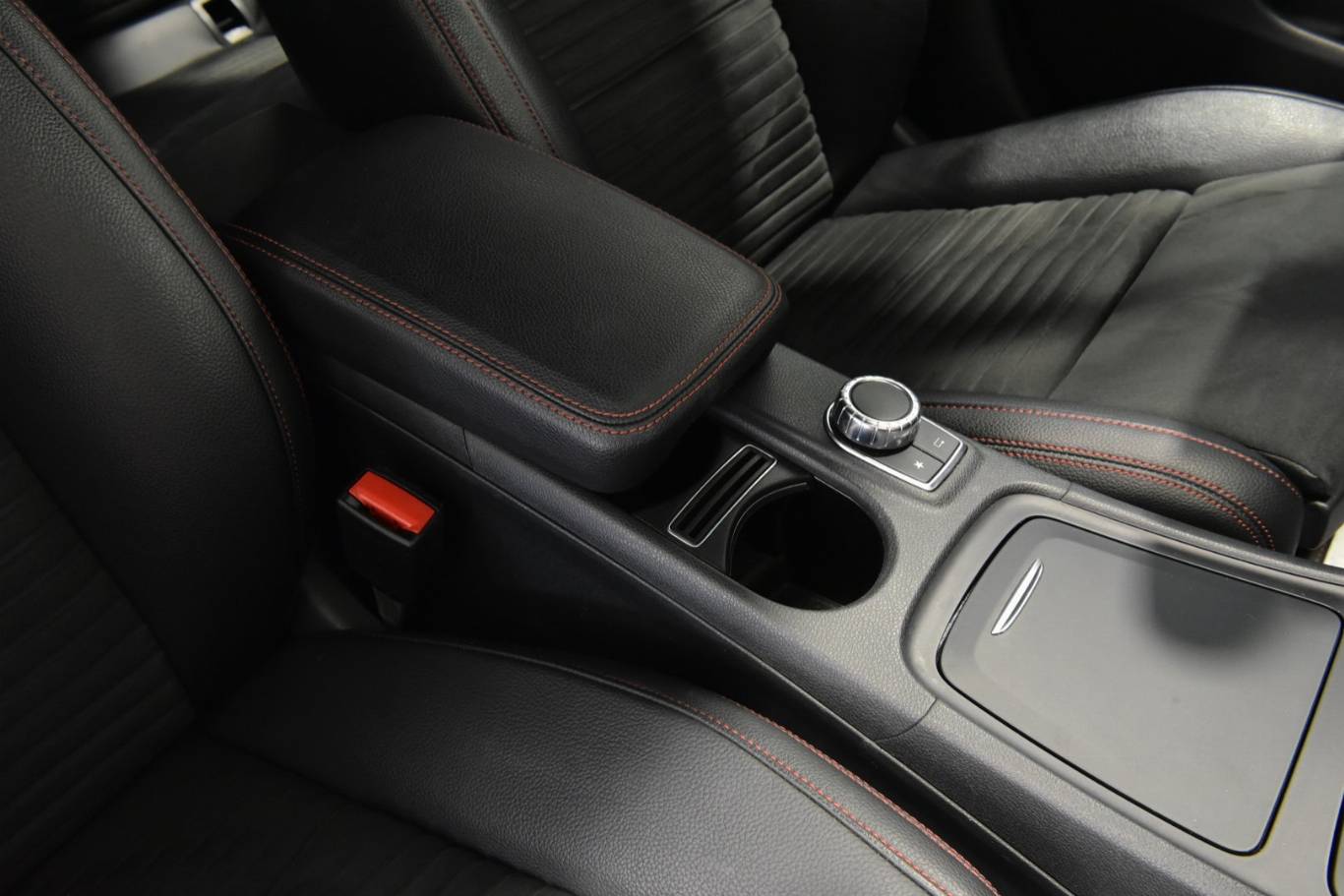 MERCEDES-BENZ CLA 200 22