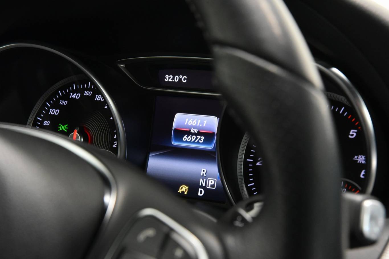 MERCEDES-BENZ GLA 200 52