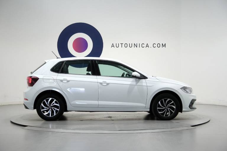 VOLKSWAGEN Polo 4