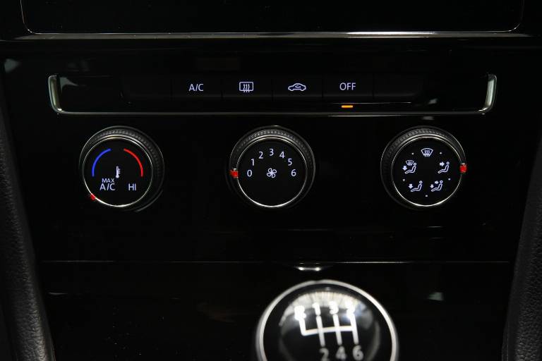VOLKSWAGEN Golf 11