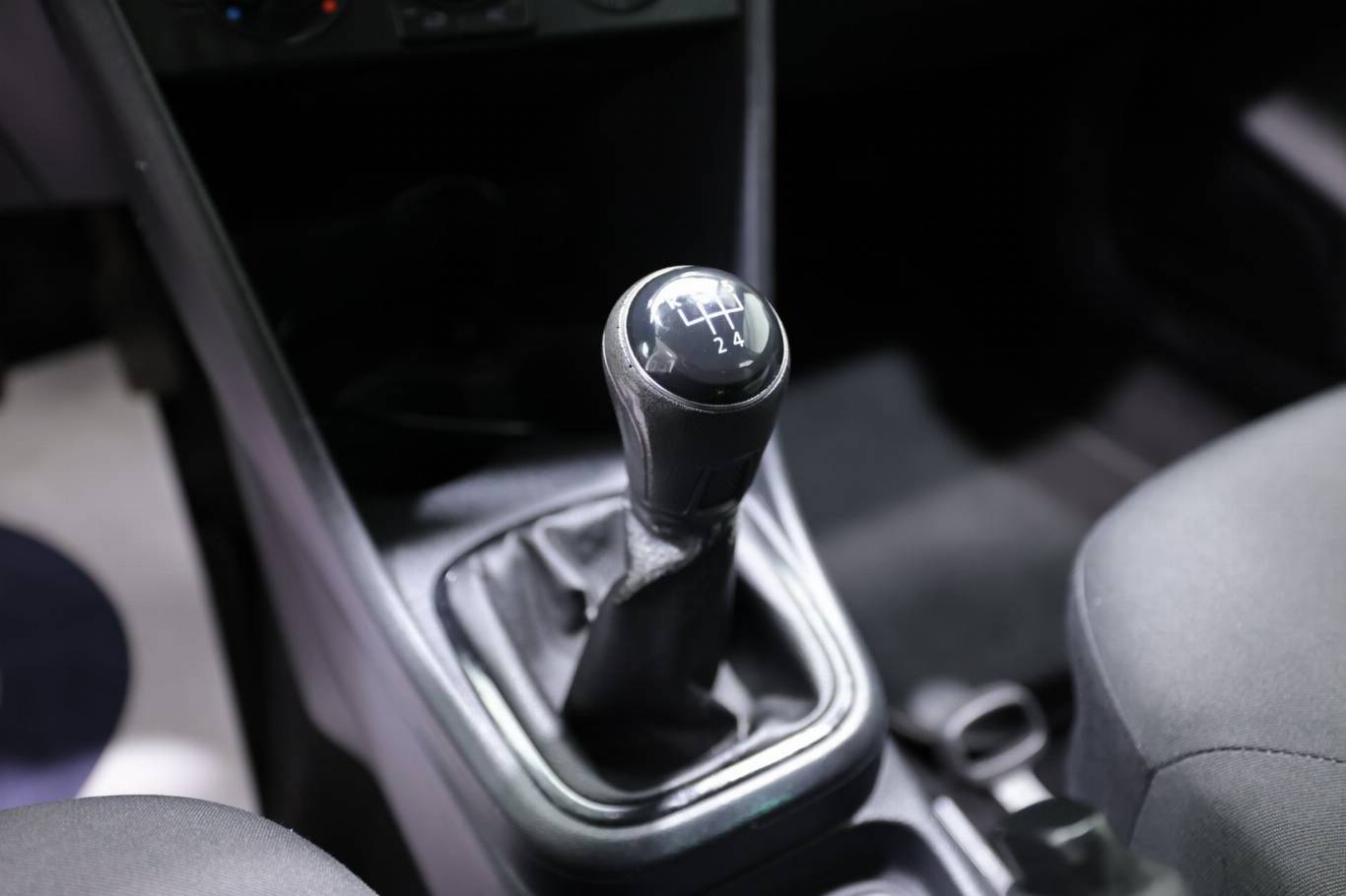 VOLKSWAGEN Polo 23
