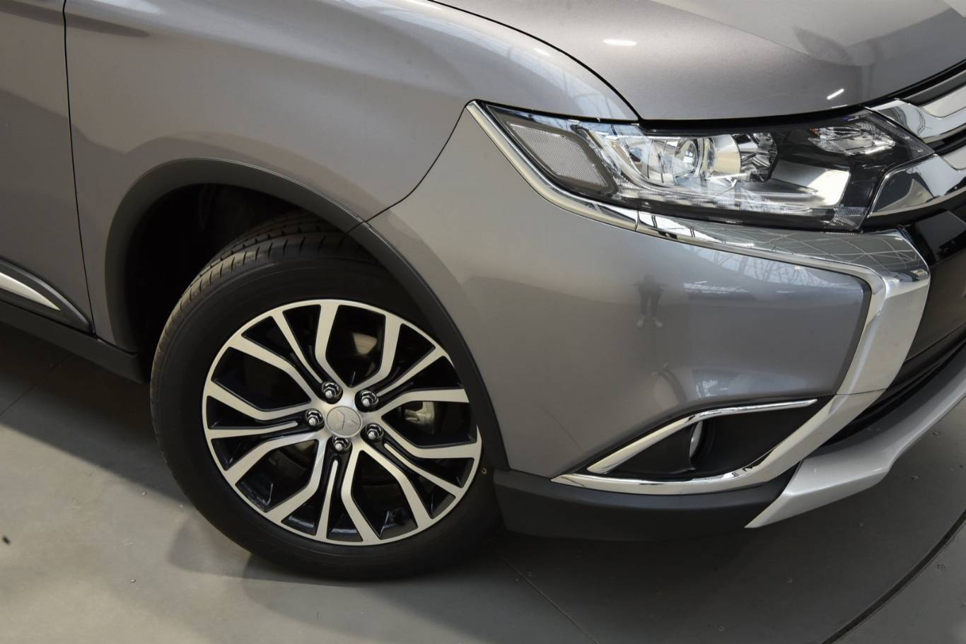MITSUBISHI Outlander 60